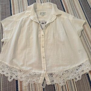 American Eagle blouse, lace appliqué accents size medium NWT retails for $50